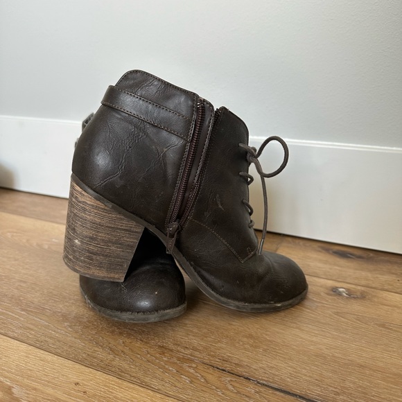 Women’s brown heeled boots size 9 - Picture 3 of 5